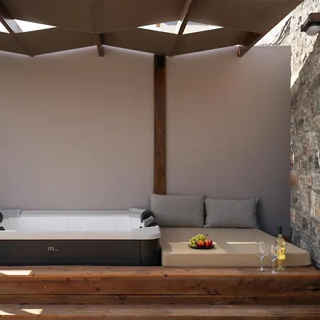 Majestic Manor With Outdoor Jacuzzi By 8essentially Holiday home