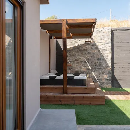 Holiday home Majestic Manor With Outdoor Jacuzzi By 8essentially