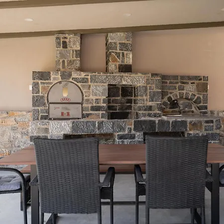 Majestic Manor With Outdoor Jacuzzi By 8essentially Holiday home Karteros