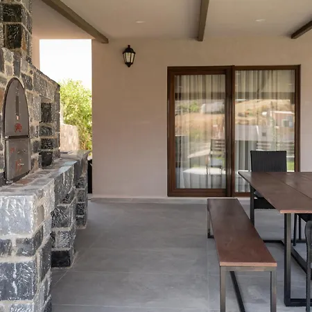 Majestic Manor With Outdoor Jacuzzi By 8essentially