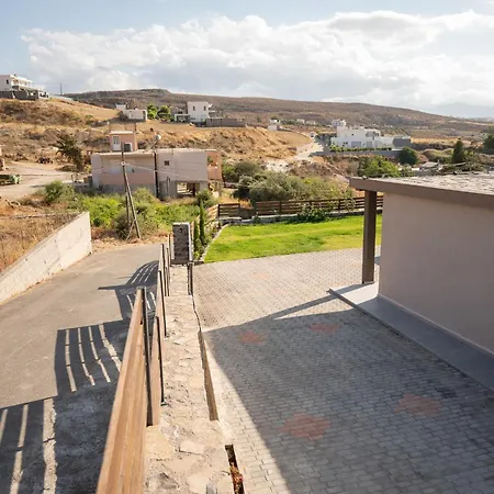 Majestic Manor With Outdoor Jacuzzi By 8essentially Karteros